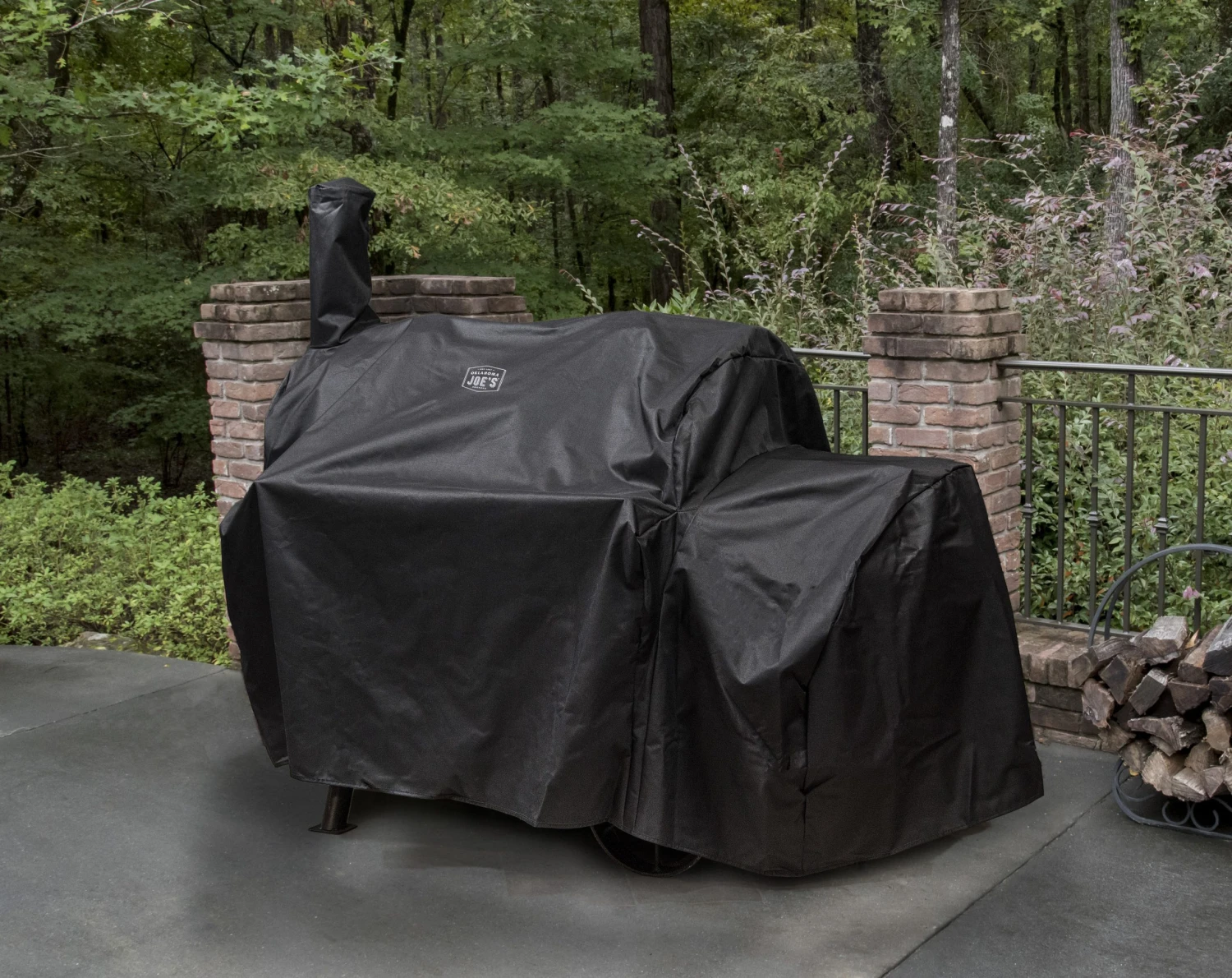 Oklahoma Joe's Grilling Tools & Accessories Highland 58.5-in W x 47.25-in H Black Horizontal Smoker Cover 2 Oklahoma Joe's Grilling Tools & Accessories Highland 58.5-in W x 47.25-in H Black Horizontal Smoker Cover - Image 2