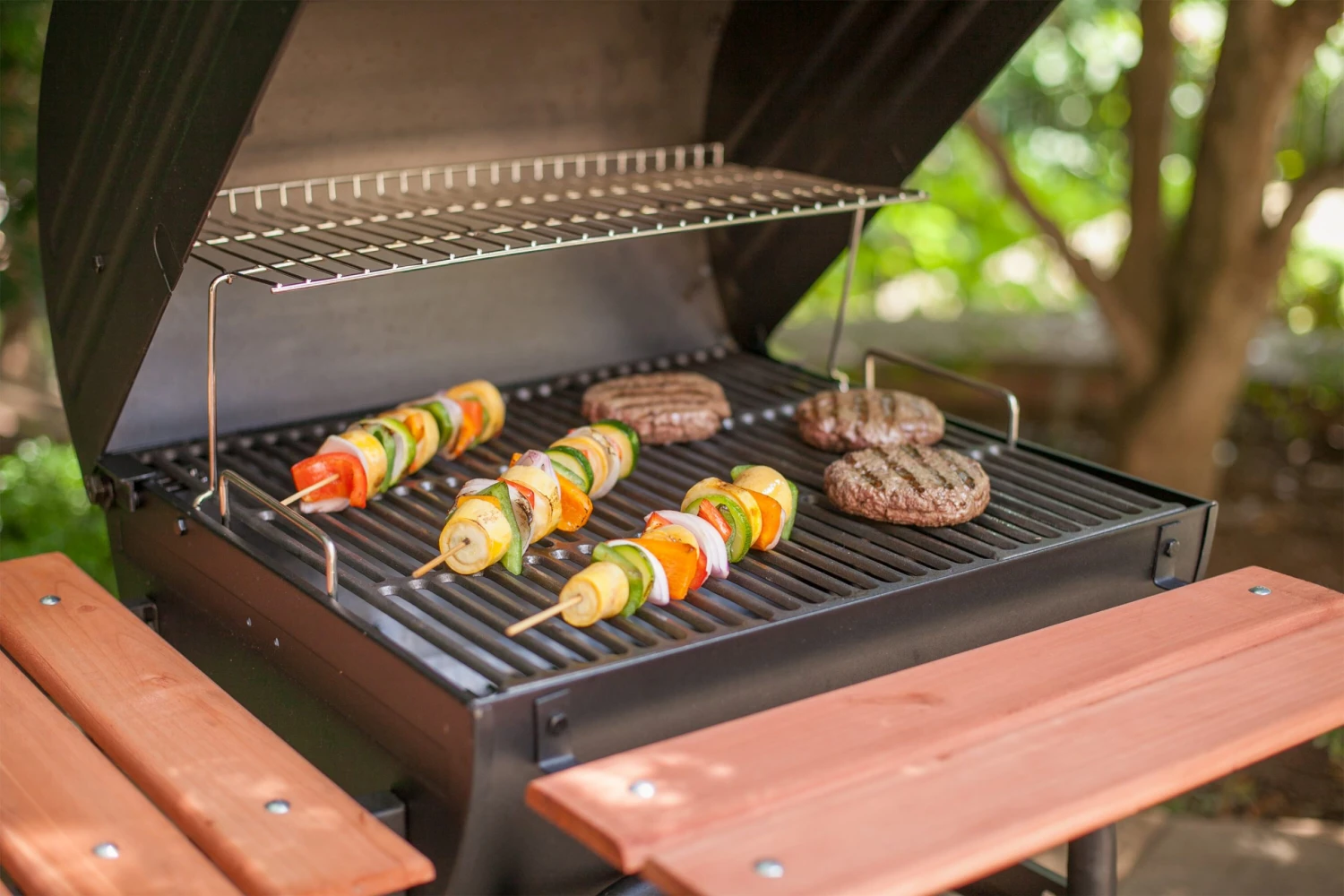 Char-Griller Grills Super Pro 30-in W Black Barrel Charcoal Grill 2 Char-Griller Grills Super Pro 30-in W Black Barrel Charcoal Grill - Image 2