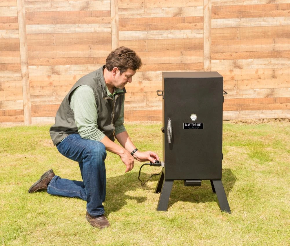 Masterbuilt Smokers Analog 530-Sq in Black Electric Smoker 5 Masterbuilt Smokers Analog 530-Sq in Black Electric Smoker - Image 5