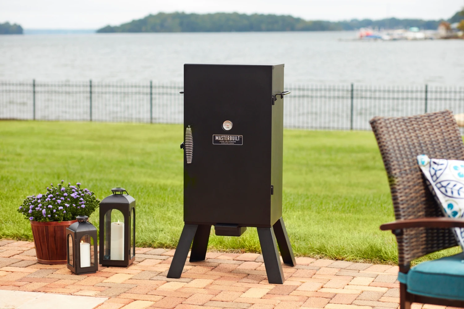 Masterbuilt Smokers Analog 530-Sq in Black Electric Smoker 3 Masterbuilt Smokers Analog 530-Sq in Black Electric Smoker - Image 3
