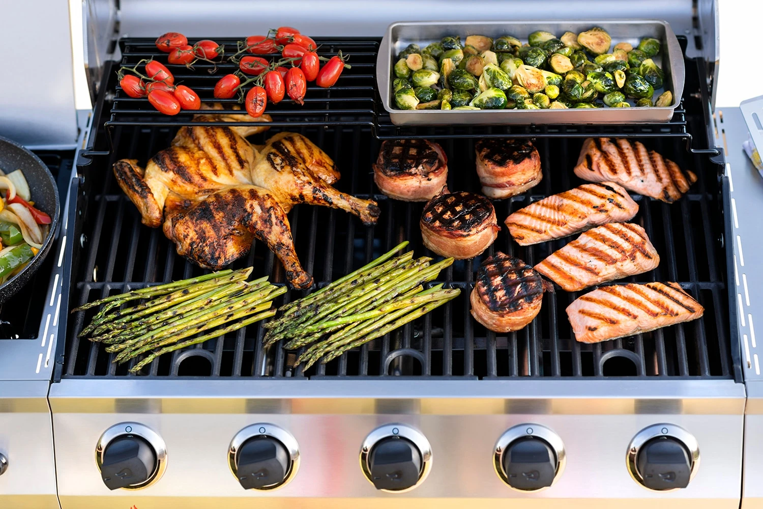 Char-Broil Grills Performance Silver 5-Burner Liquid Propane Gas Grill with 1 Side Burner 8 Char-Broil Grills Performance Silver 5-Burner Liquid Propane Gas Grill with 1 Side Burner - Image 8